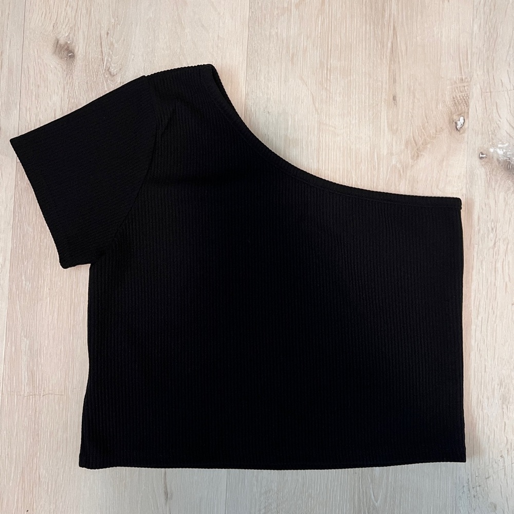 Oak and Fort One Shoulder Cropped Tee